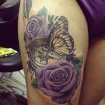 Tattoo Frauen Rose Kompass und Schmetterling