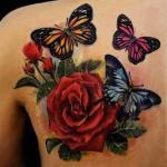 Tattoo Frauen Rose und Schmetterling