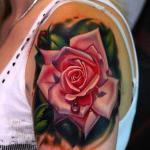 Tattoo Rose Frauen Oberarm