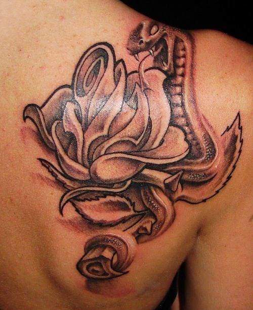 Tattoo Rose Rücken 14