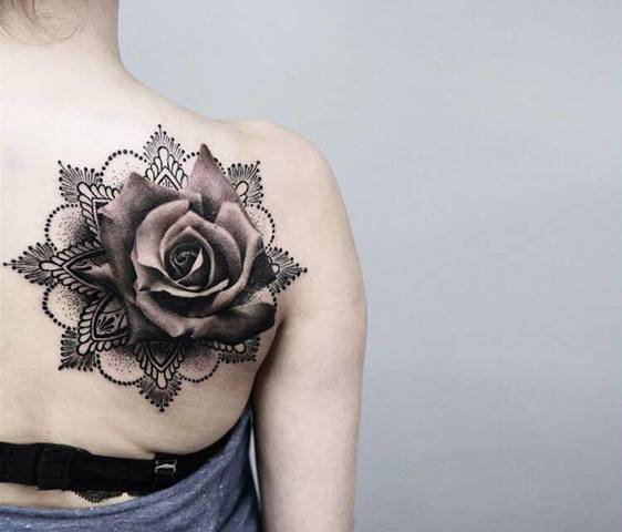 Tattoo Rose Rücken 9
